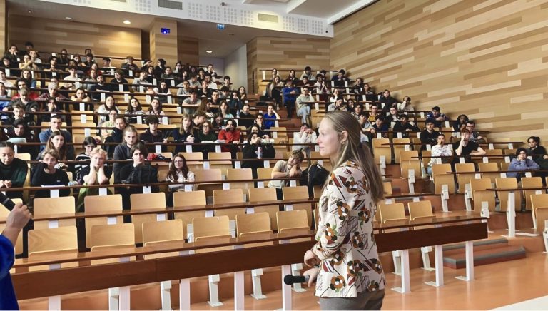 Projection Hélène amphi.1